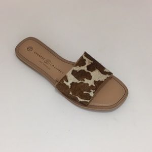 Chinese Laundry Faux Cowhide Slides Sandals Size 7.5